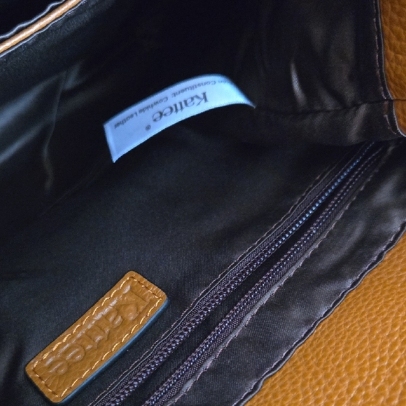 Elegant Brown Leather Shoulder Bag - Picture 8 of 10